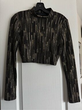 Sabora Metallic Black & Gold Cropped Long-Sleeve Top